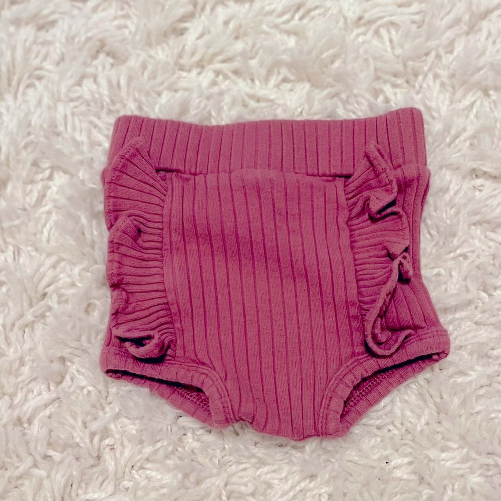 Kate Quinn shorties 0-3 months